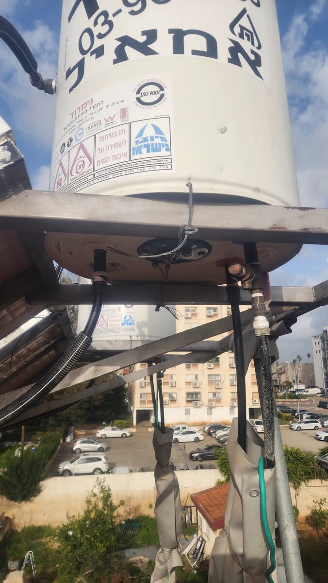 דוד שמש בגג